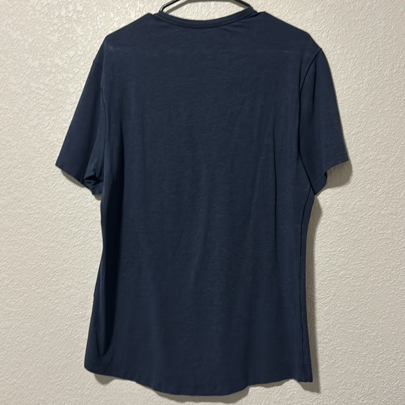 Lululemon Fundamental V-neck - Picture 2 of 4